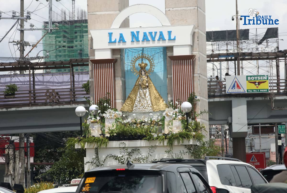 (October 04 2025) Replica of the Blessed Virgin Mary of the Rosary (La Naval) was seen display at Mabuhay welcome Rotonda boundary of Quezon City and City of Manila, on Saturday October 4 2025, days before feast of Our Lady of La Naval, On August 26, 1974, His Holiness Pope Paul VI declared the Blessed Virgin Mary of the Rosary (La Naval) as the Principal Patroness of Quezon City. Photo/Analy Labor