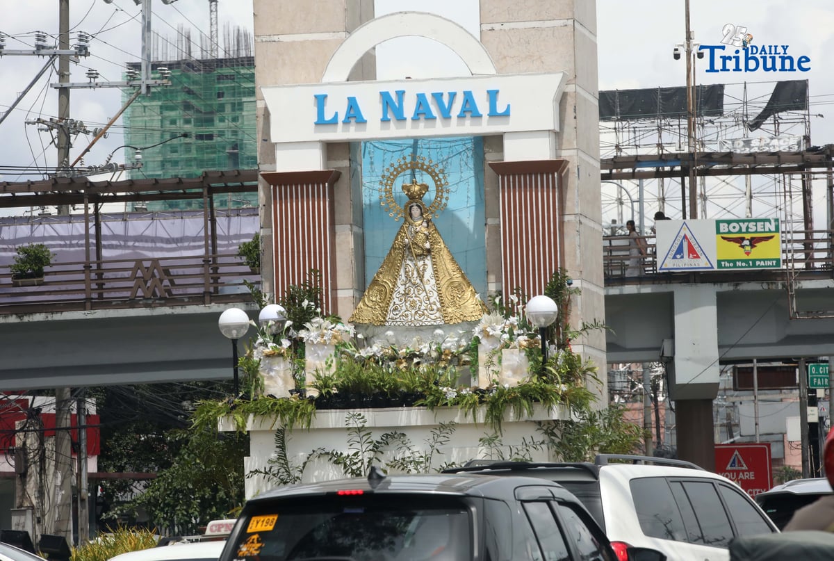 (October 04 2025) Replica of the Blessed Virgin Mary of the Rosary (La Naval) was seen display at Mabuhay welcome Rotonda boundary of Quezon City and City of Manila, on Saturday October 4 2025, days before feast of Our Lady of La Naval, On August 26, 1974, His Holiness Pope Paul VI declared the Blessed Virgin Mary of the Rosary (La Naval) as the Principal Patroness of Quezon City. Photo/Analy Labor