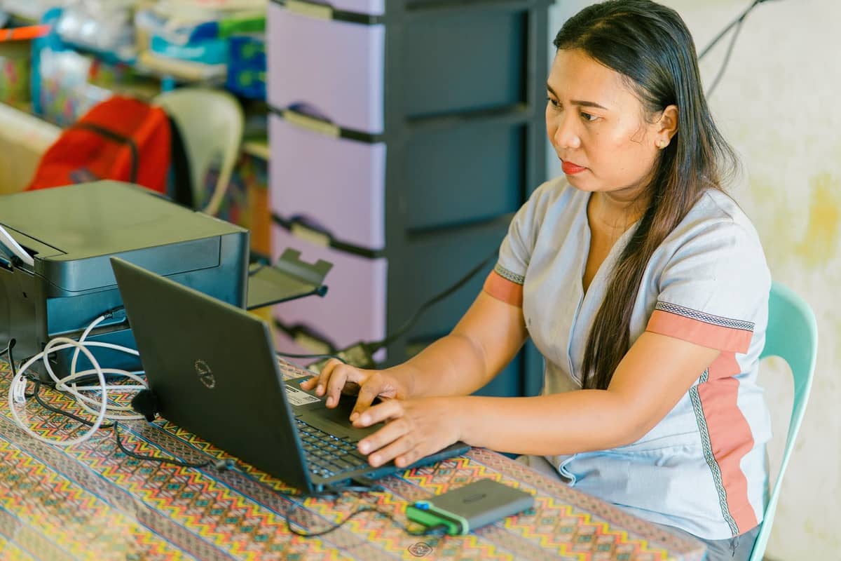 With various resources powered by solar, teachers like Analyn can now perform their duties more efficiently and effectively, directly enhancing the learning experience.