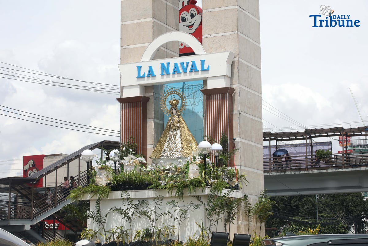 (October 04 2025) Replica of the Blessed Virgin Mary of the Rosary (La Naval) was seen display at Mabuhay welcome Rotonda boundary of Quezon City and City of Manila, on Saturday October 4 2025, days before feast of Our Lady of La Naval, On August 26, 1974, His Holiness Pope Paul VI declared the Blessed Virgin Mary of the Rosary (La Naval) as the Principal Patroness of Quezon City. Photo/Analy Labor