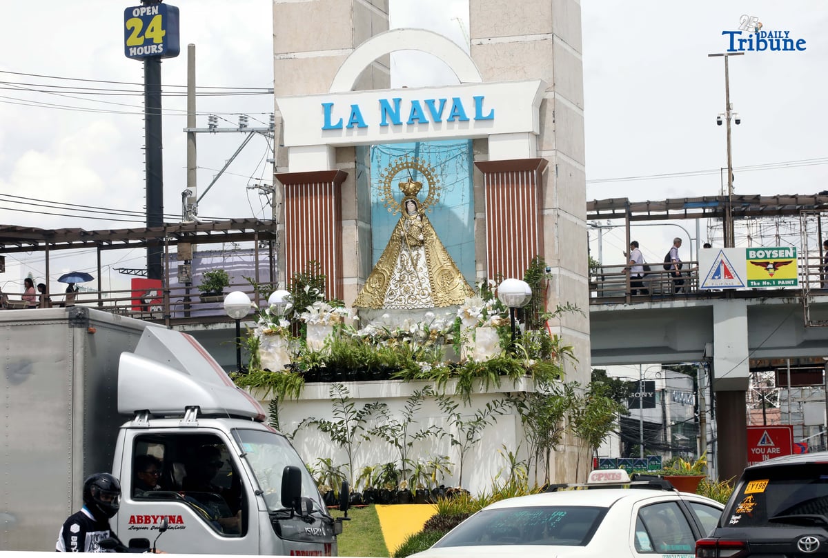 (October 04 2025) Replica of the Blessed Virgin Mary of the Rosary (La Naval) was seen display at Mabuhay welcome Rotonda boundary of Quezon City and City of Manila, on Saturday October 4 2025, days before feast of Our Lady of La Naval, On August 26, 1974, His Holiness Pope Paul VI declared the Blessed Virgin Mary of the Rosary (La Naval) as the Principal Patroness of Quezon City. Photo/Analy Labor