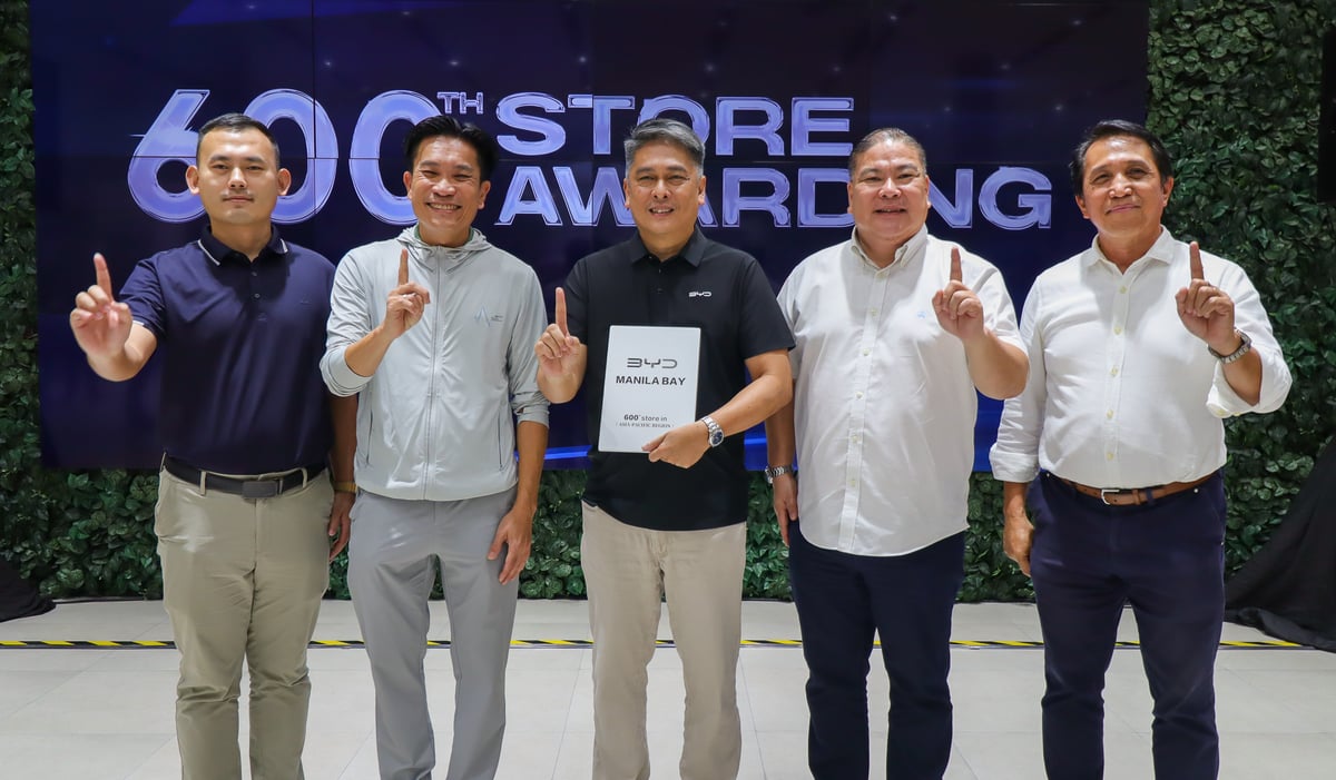 EXECUTIVES mark the opening of BYD Manila Bay, the brand’s 600th store in the Asia Pacific. Shown are: (from left): Adam Hu, country head, BYD Philippines; James Ng, general manager, BYD Singapore, Philippines and Brunei; Dennis Salvador, head of BYD Brand, ACMobility; Bob Palanca, managing director, BYD Cars Philippines and Steve Gingco, Auto Care and Retail Head, ACMobility.