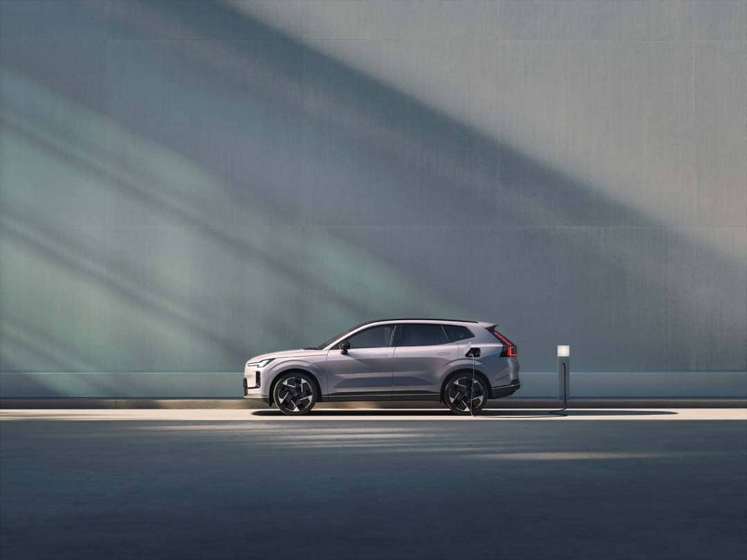 VOLVO launched the XC70 in China as its first long-range plug-in hybrid.