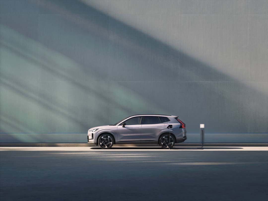 VOLVO launched the XC70 in China as its first long-range plug-in hybrid.