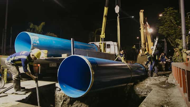 Workers of Metro Pacific Iloilo Water replace old pipelines in Jaro, Iloilo City as part of the utility’s capital expenditure program.
