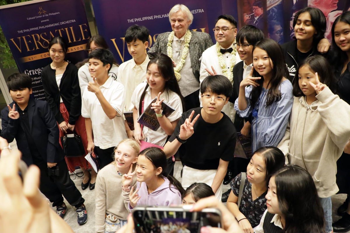 Students from international schools with the duo.