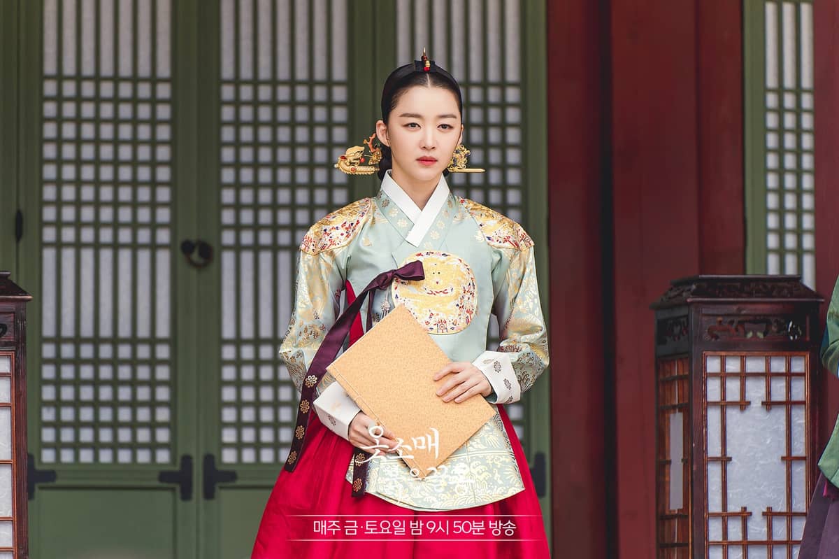 JANG Hee Jin as Queen Dowager.