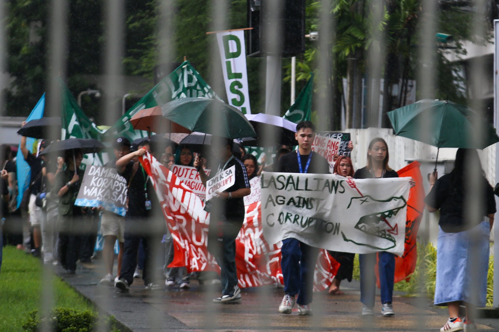 Lasallians gather at the sidewalk of Taft Avenue, Monday afternoon, 06 October 2025, for a protest calling for accountability and justice amid corruption issues hounding the government.