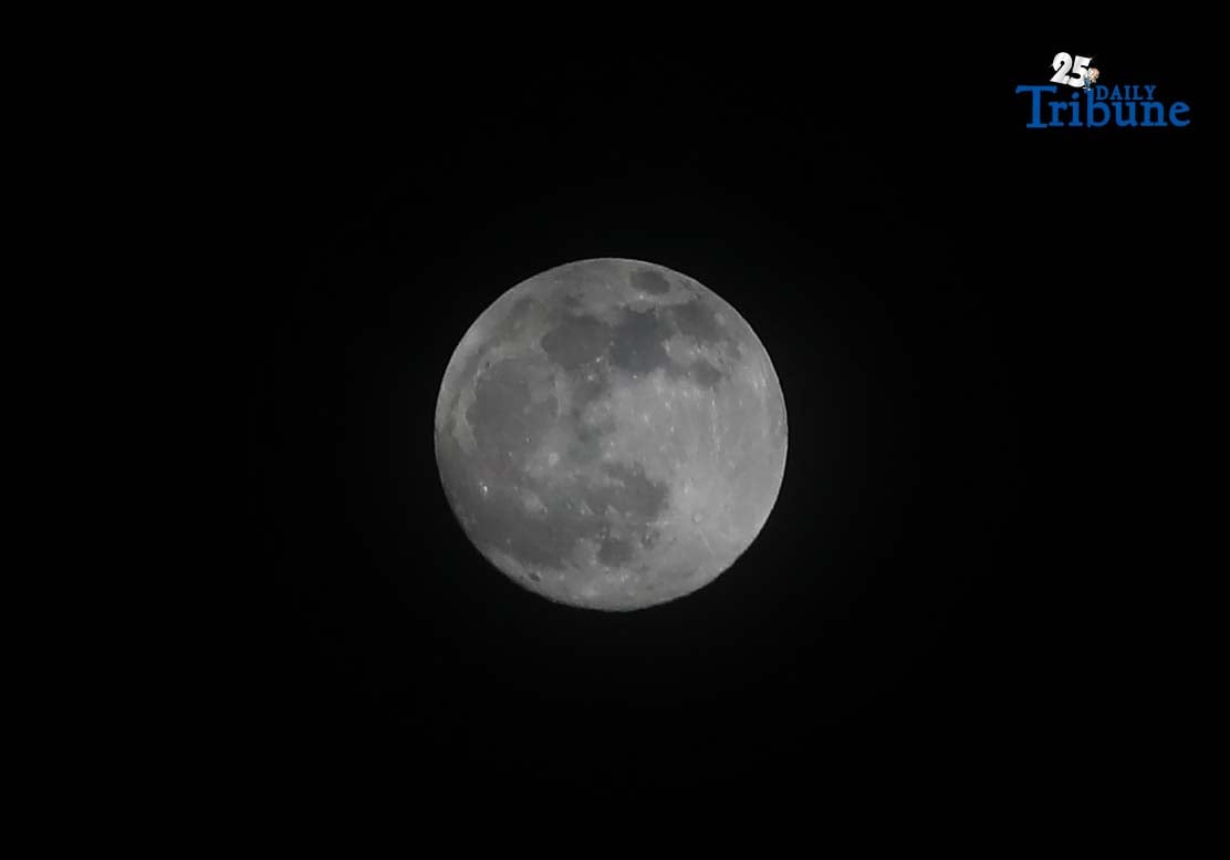(October 07 2025) On Monday Nights October 7 2025, full moon rise, also known as the Harvest Supermoon, it is occurs when the moon’s closest approach to Earth. Photo/Analy Labor