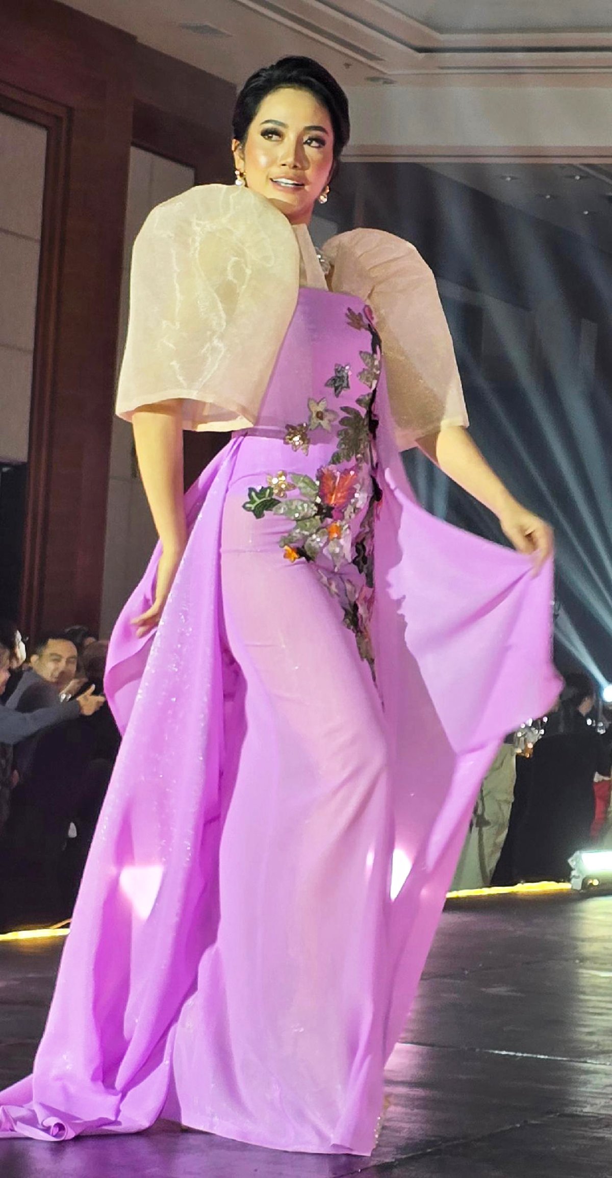 Ms. Indonesia, Aisyah Amini in Stef Tirado.
