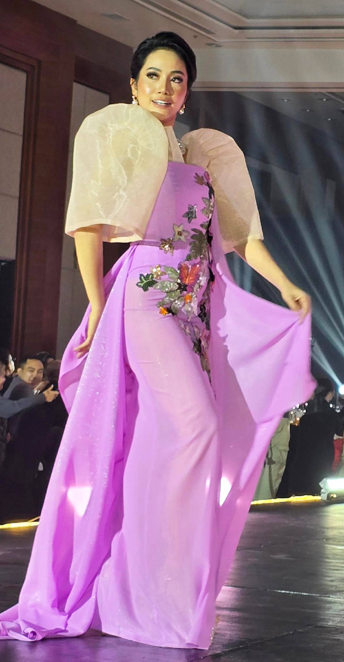 Ms. Indonesia, Aisyah Amini in Stef Tirado.