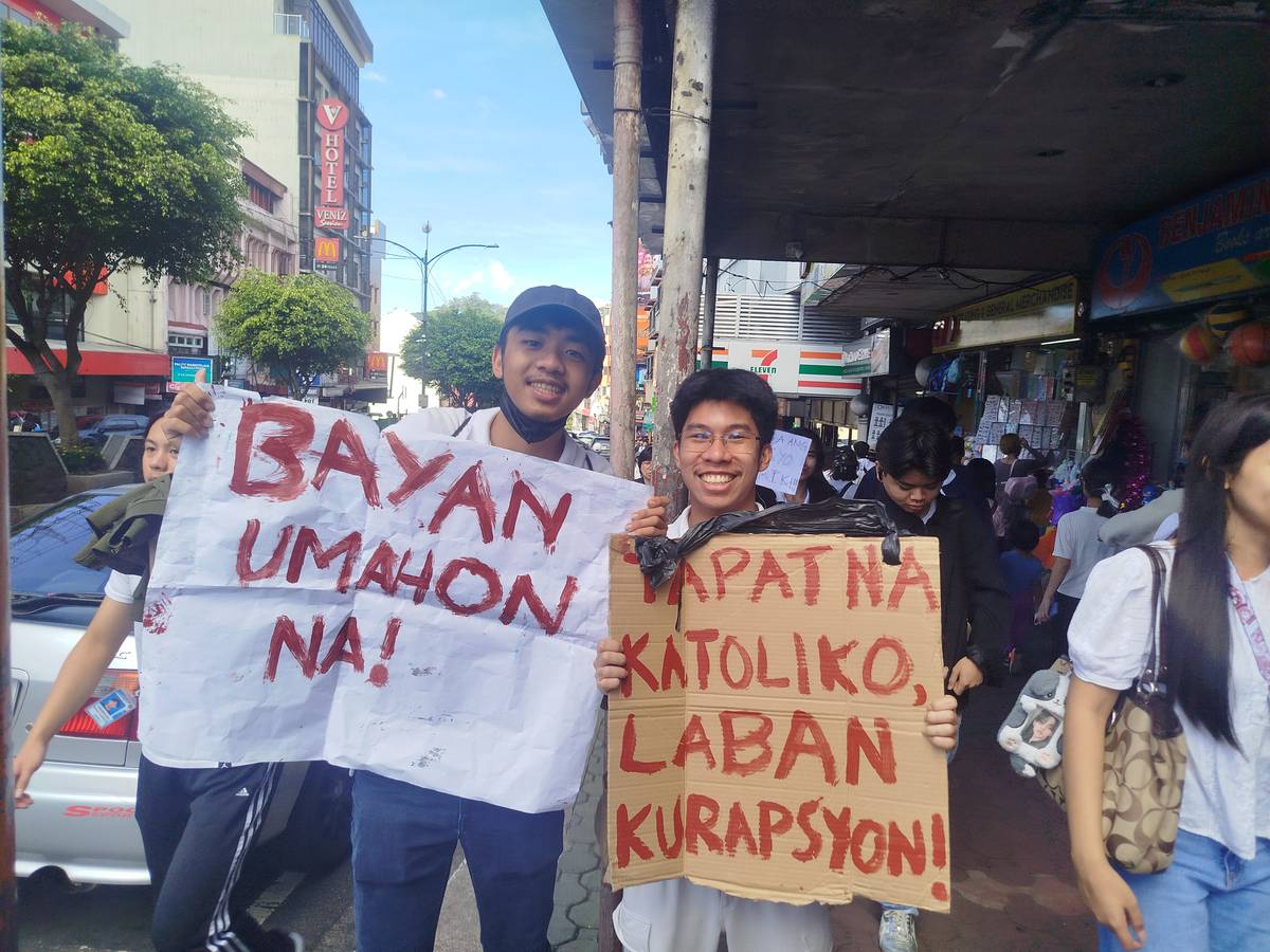 More than 17,000 students of Saint Louis University (SLU) Baguio and other students of different universities and colleges together with other Baguio faithfuls flood the streets during the Diocese-led prayer march and Mass against corruption on October 7, 2025. Aldwin Quitasol