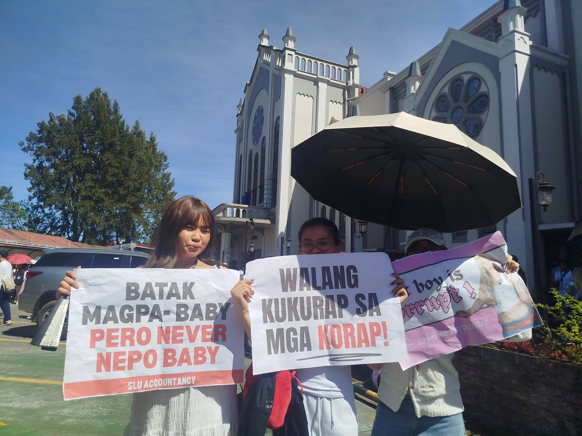 More than 17,000 students of Saint Louis University (SLU) Baguio and other students of different universities and colleges together with catholic priests, nuns and other Baguio faithfuls flood the streets during the Diocese-led prayer march and Mass against corruption on October 7, 2025. Aldwin Quitasol