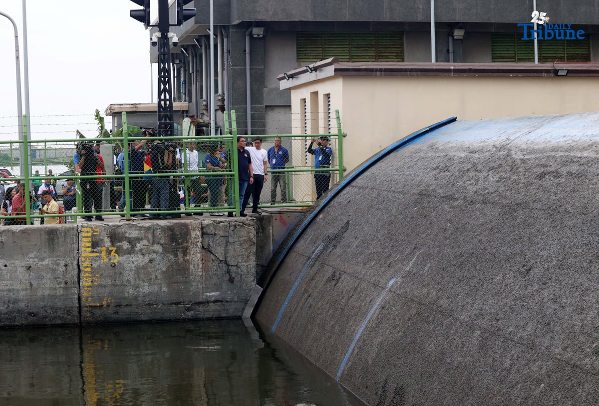 (October 08 2025) On Wednesday, October 8, 2025, Metropolitan Manila Development Authority MMDA Chairman Atty. Don Artes, with Navotas City Mayor John Rey Tiangco, and others official inspect the new repair Navotas Navigational Gate at B. Cruz Street, Brgy. Tanza Navotas, after a portion was hit and damaged last June during typhoon Carina and worsened flooding in Metro Manila. The said gate was hit and damaged again by a ship yesterday. Photo/Analy Labor