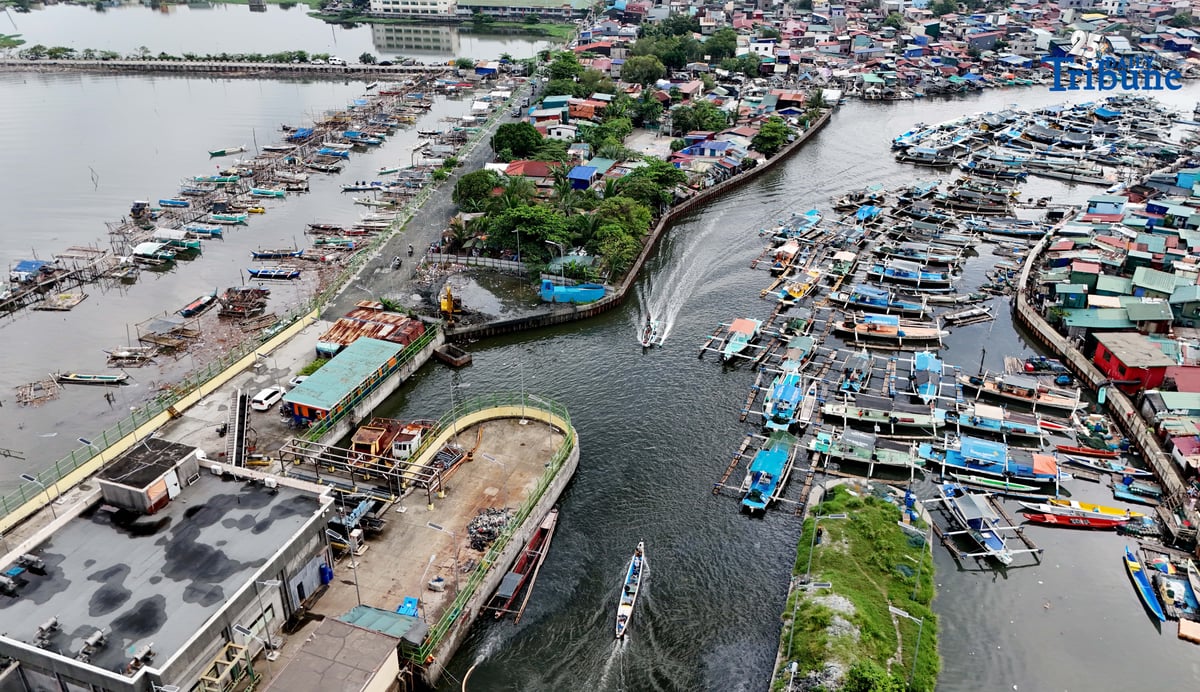 (October 08 2025) Fishing boats were seen in order docks at the fishing community in Brgy. Tangos, Navotas City, on Wednesday October 8 2025. Photo/Analy Labor