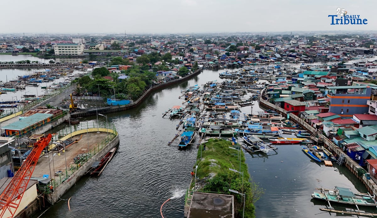 (October 08 2025) Fishing boats were seen in order docks at the fishing community in Brgy. Tangos, Navotas City, on Wednesday October 8 2025. Photo/Analy Labor