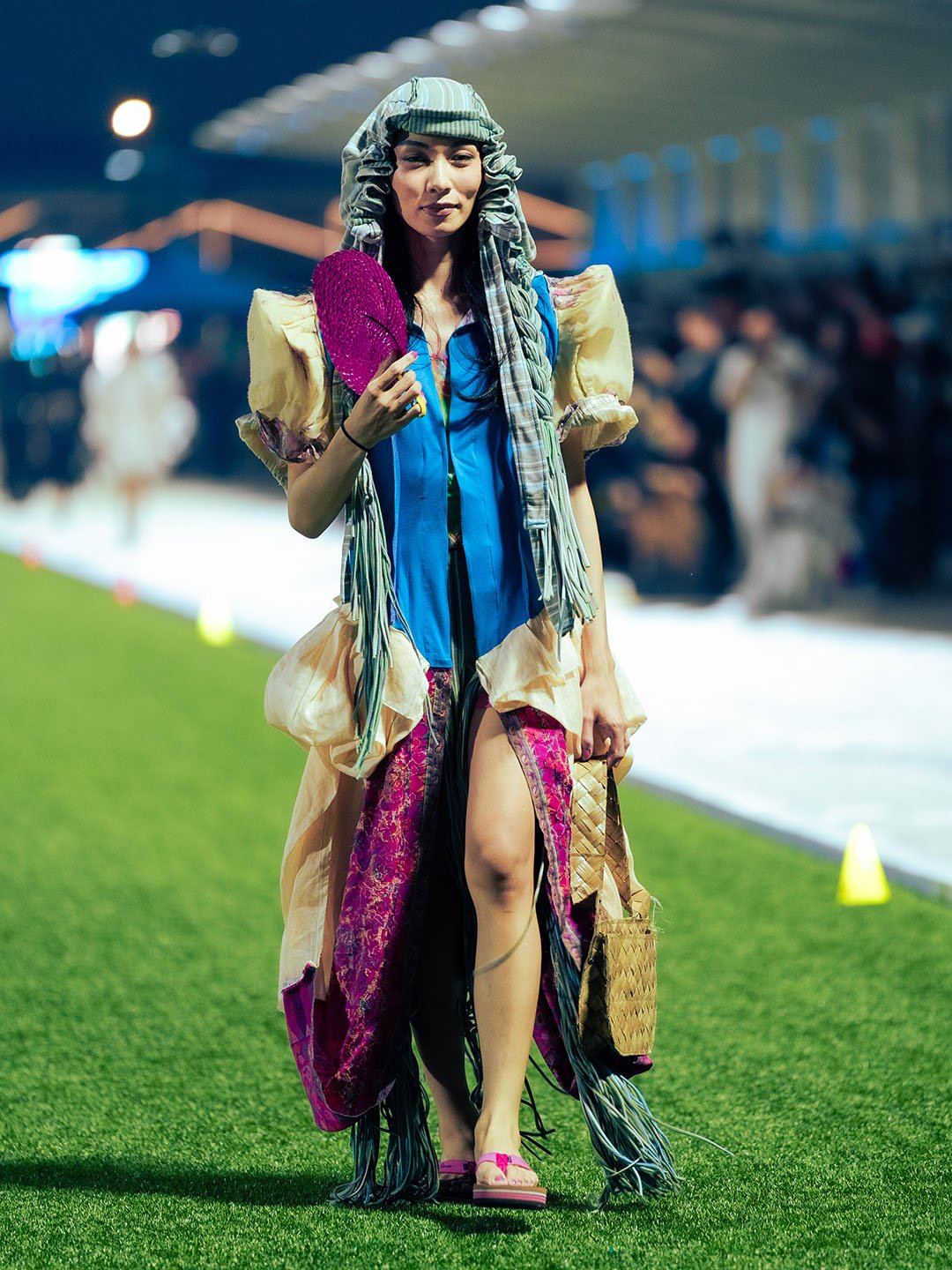 MODELS carrying ‘tampipi’ and ‘bayong’