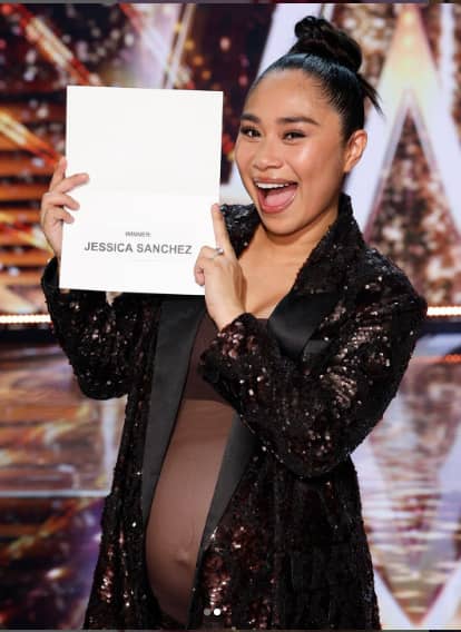 Jessica Sanchez showing the announcement card that she won ‘America’s Got Talent’.