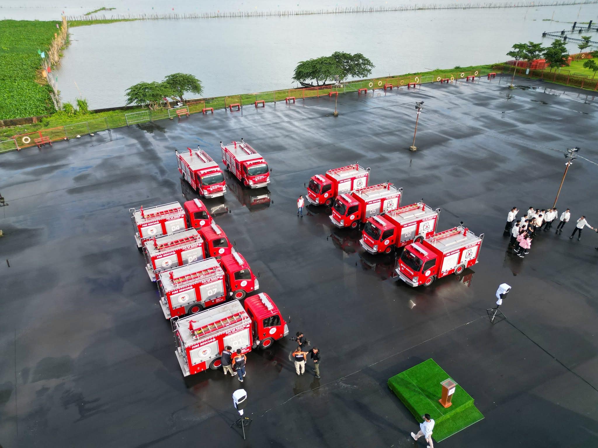 Taguig rolls out 10 new fire trucks to barangays