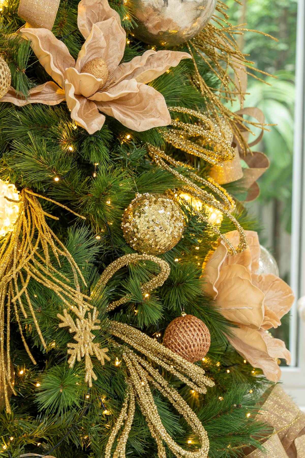 Decor up close.