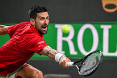 ‘Concerned’ Djokovic makes Shanghai semis