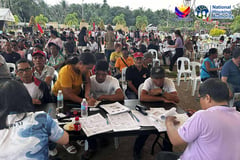 Cebu quake-hit families get NHA cash aid