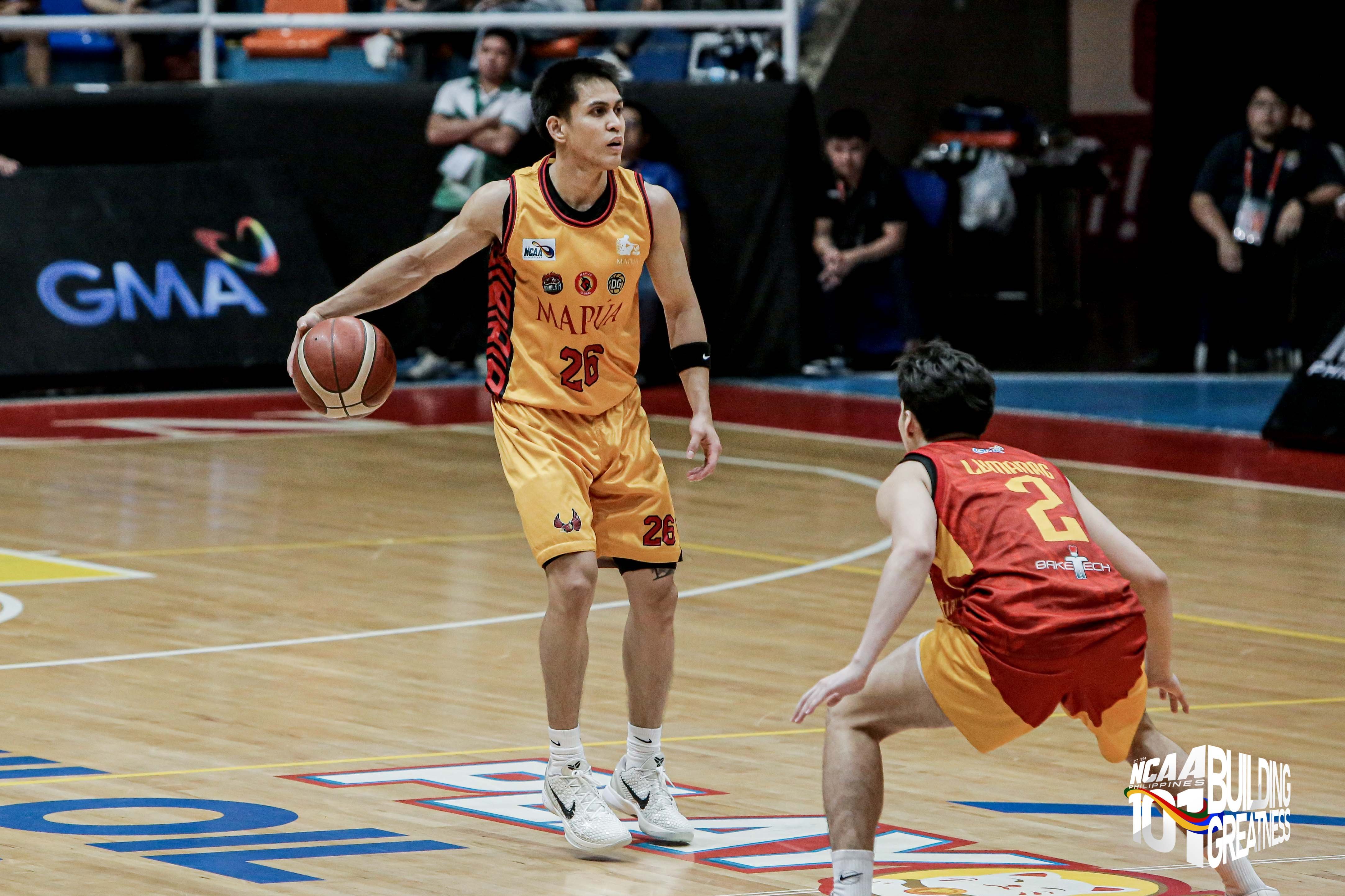 Cardinals crush Stags by 21