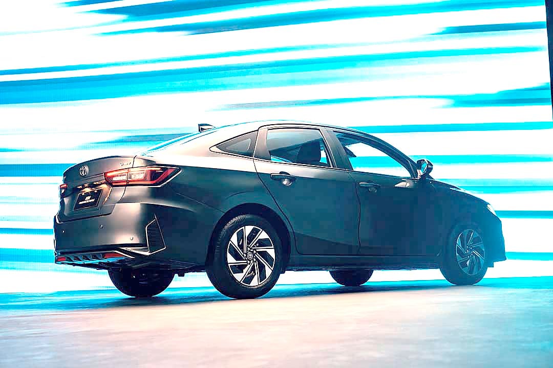 A fastback-style roofline gives the Ativ a sleek and balanced profile.