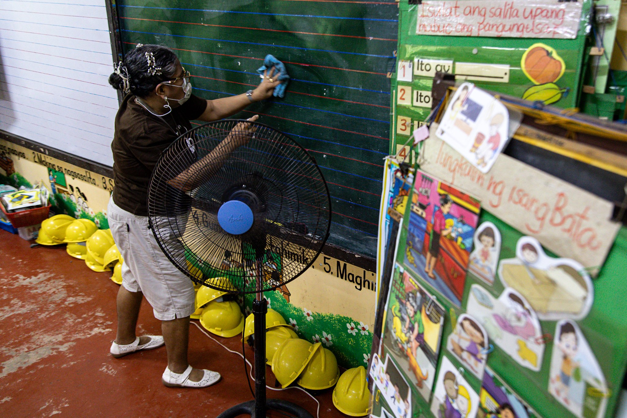 As faculty members in Manila spent Monday sanitizing classrooms to protect students from a surge in influenza-like illnesses, a Grade 1 teacher raised alarm over what she described as visible structural cracks and signs of poor workmanship in their newly renovated school building.

The facility, refurbished by contractors affiliated with the Discaya family, was intended to bolster safety and modernize aging infrastructure. Instead, teachers say the walls have begun to fissure and sections of concrete appear brittle—defects they fear could prove catastrophic in the event of an earthquake.