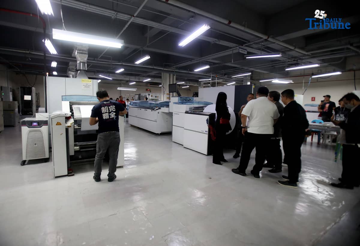 (October 13 2025) National Printing Office NPO personnel conduct a calibration process of printing machines which is the first process before the printing of the actual ballots for the Barangay and Sangguniang Kabataan Elections BSKE  at the NPO in Quezon City on Monday October 13 2025. Photo/Analy Labor