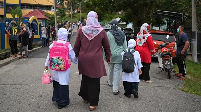 Influenza outbreak in Malaysia prompts school closures