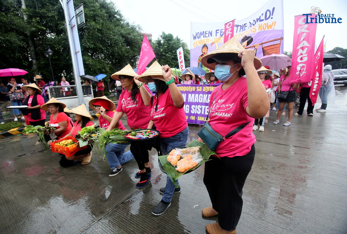 (October 15 2025) Militant group Oriang, K4K, Asian Peoples’ Movement on Debt and Development (APMDD), Philippine Movement for Climate Justice (PMCJ), Aniban ng Manggagawa sa Agrikultura (AMA, carrying vegetables as symbolize of their protest and march to the Department of Agriculture in Quezon City, to demand food for people, and accountability in the massive corruption palauging the national government and landlessness among poor peasants as they mark International Rural Women's Day on Wednesday. Photo/Analy Labor