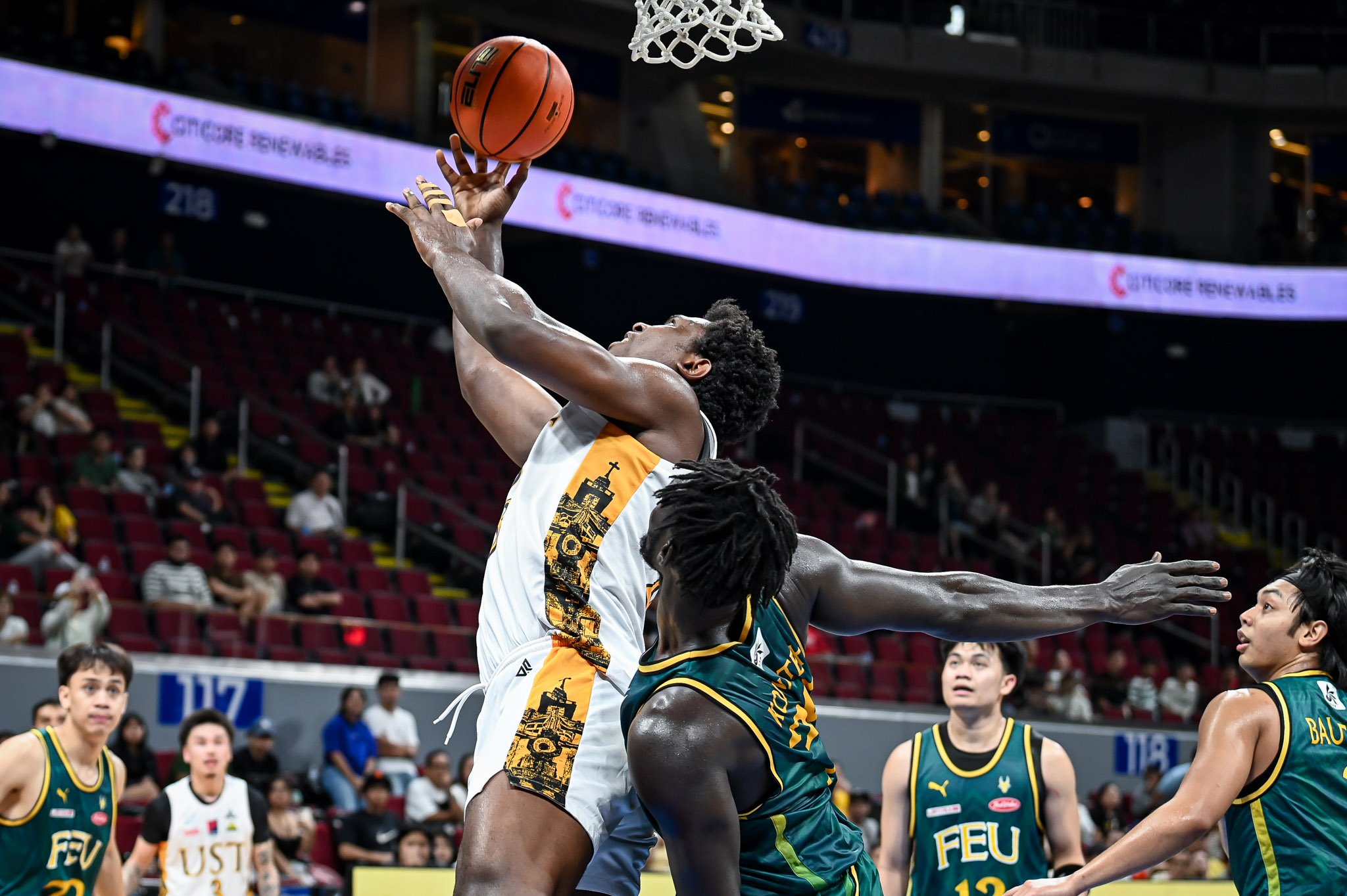 UST strings third straight win, takes share of lead