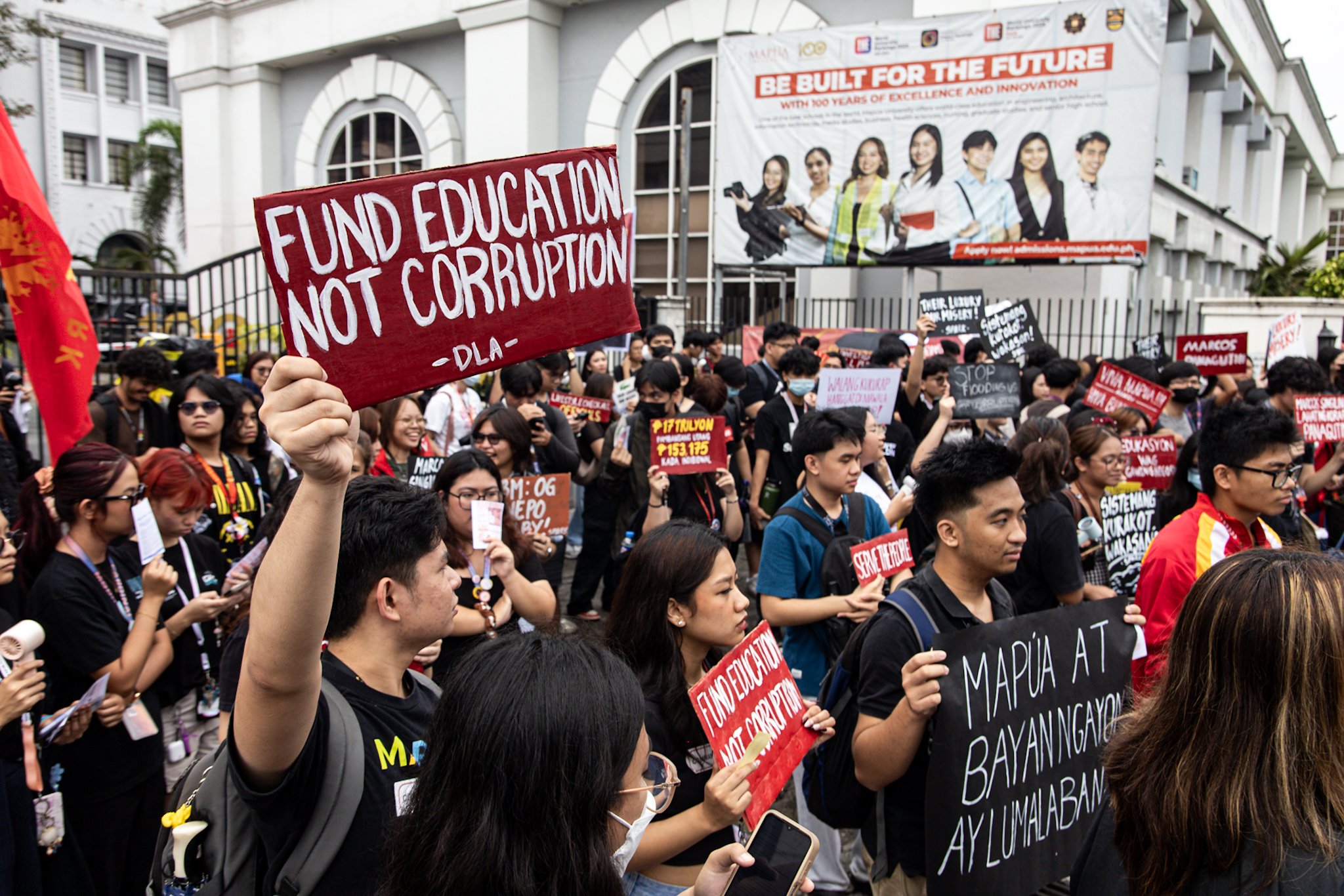 Mapúa students join protest against gov't corruption 
