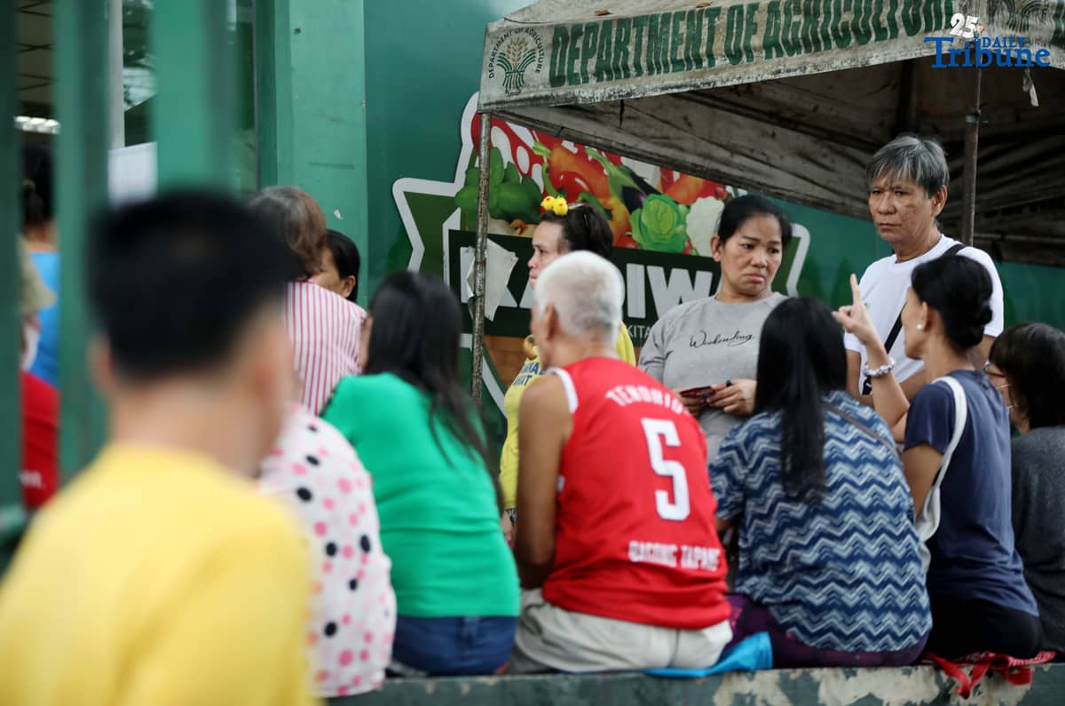 (October 16 2025) Filipino citizen from the vulnerable sector were seen queuing to buy P20 per kilo rice at Kadiwa ng Pangulo store along elliptical road in Quezon City, today October 16 is a World Food Day, an international day celebrated every year worldwide with theme Hand in Hand for Better Foods and a Better Future. While one of the customer said allegedly, the Kadiwa personnel announced that starting today they can buy P20 rice three times in a month for 10 kilo in every purchase. Photo/Analy Labor