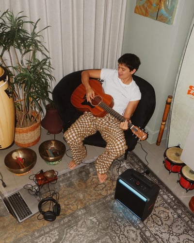 James Reid draws flak for turning off comments section