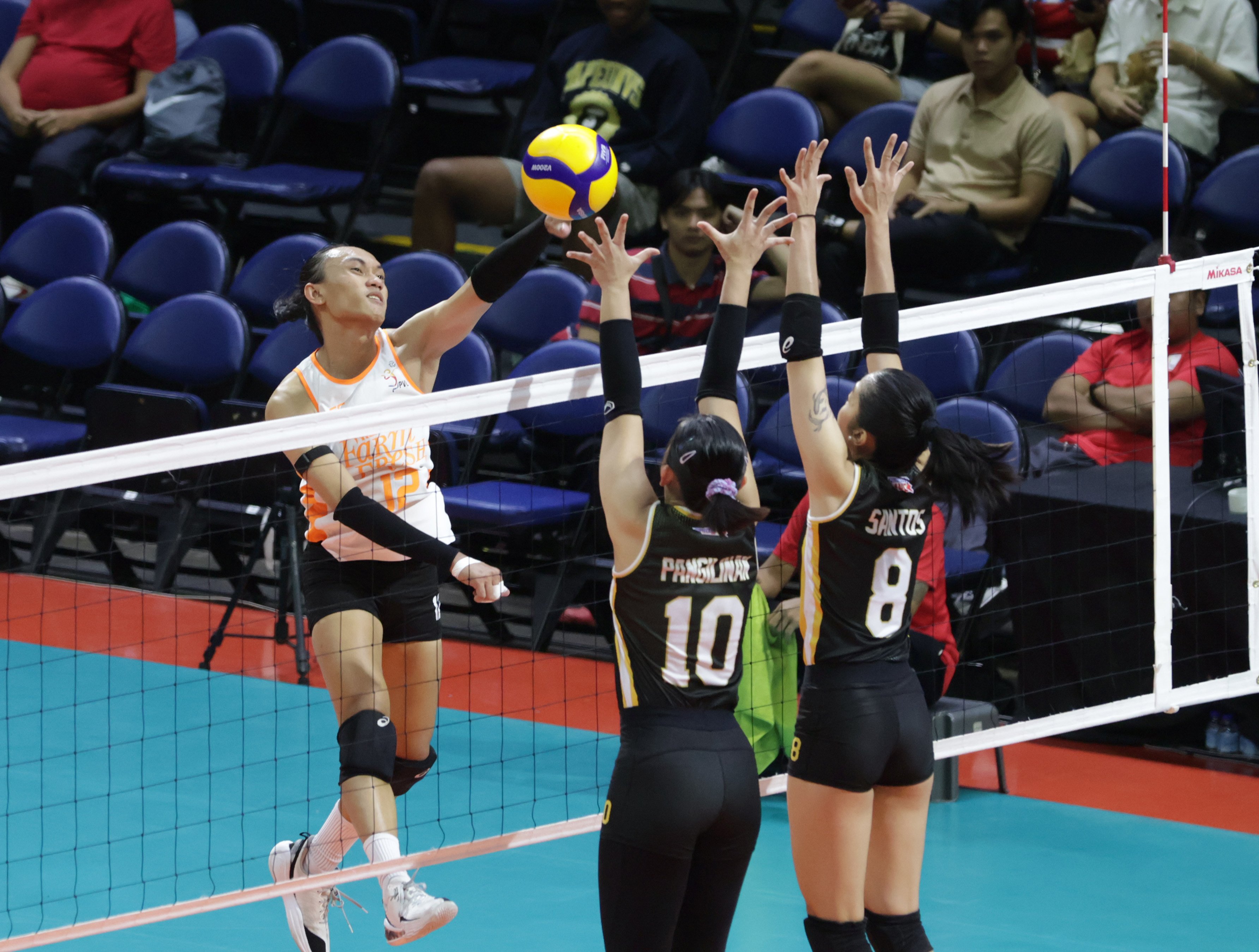 Tubu shines as Foxies slam Super Spikers