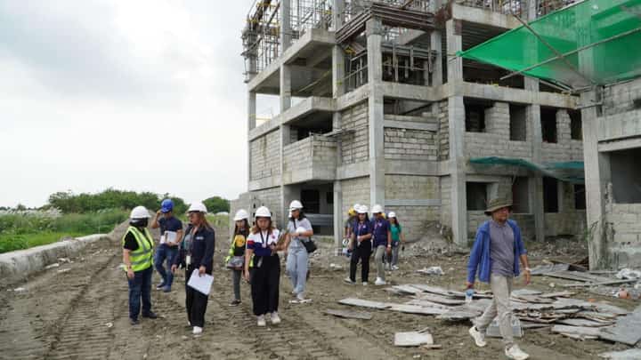 The Department of Transportation (DOTr) is expediting the construction of housing units for informal settlers affected by the North South Commuter Railway (NSCR) Project in Bulacan and Pampanga.