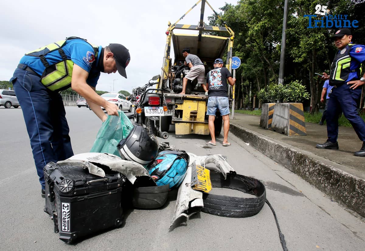 (October 17 2025) Metropolitan Manila Development Authority MMDA enforcers respond to a road rage incident involving a SUV run over into the motorcycles which injured more than 10 riders and one on a critical condition brought to the nearest hospital, along Commonwealth Avenue in Quezon City on Friday, October 17, 2025. Photo/Analy Labor