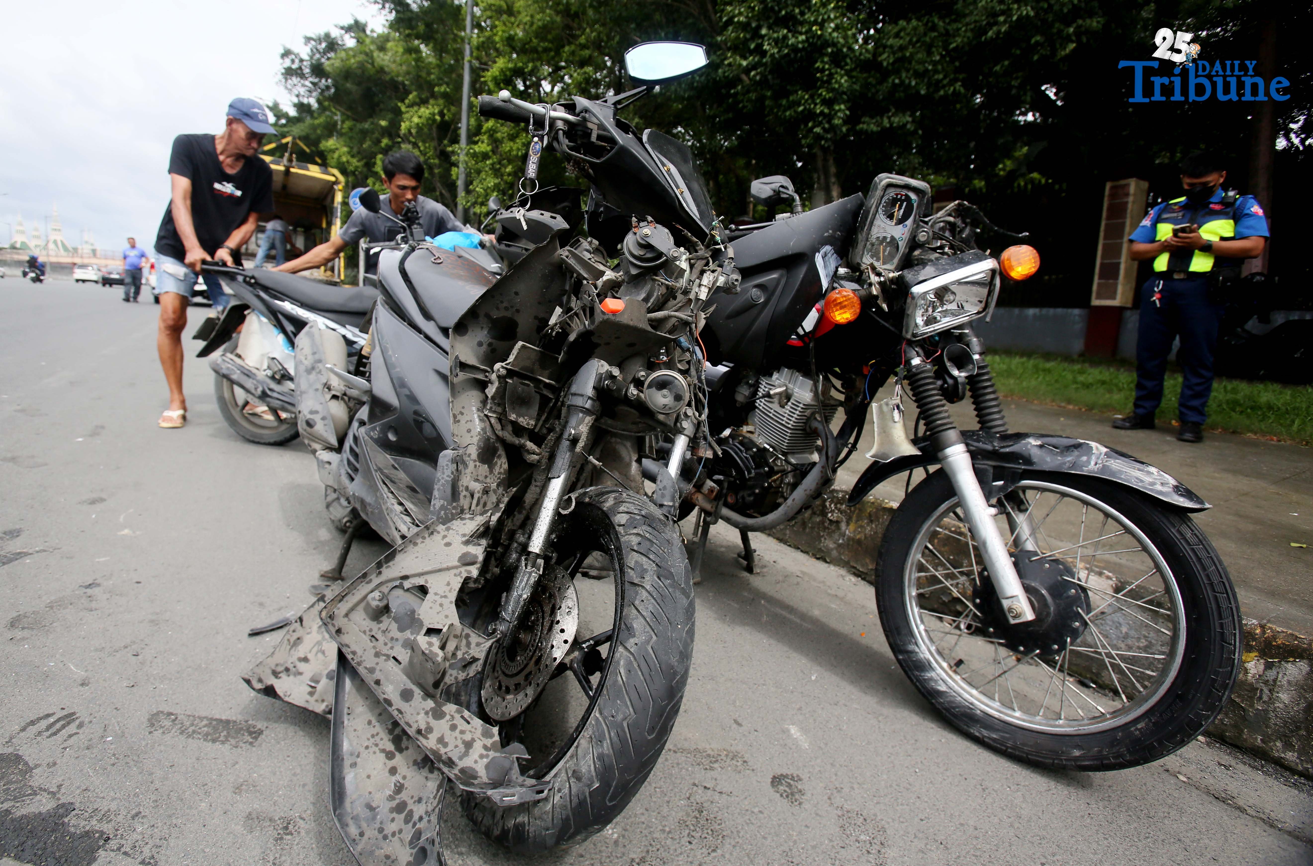 (October 17 2025) Metropolitan Manila Development Authority MMDA enforcers respond to a road rage incident involving a SUV run over into the motorcycles which injured more than 10 riders and one on a critical condition brought to the nearest hospital, along Commonwealth Avenue in Quezon City on Friday, October 17, 2025. Photo/Analy Labor