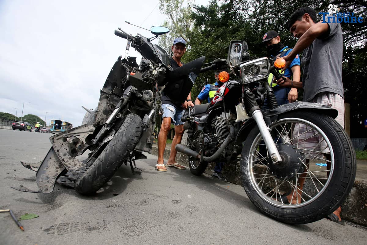 (October 17 2025) Metropolitan Manila Development Authority MMDA enforcers respond to a road rage incident involving a SUV run over into the motorcycles which injured more than 10 riders and one on a critical condition brought to the nearest hospital, along Commonwealth Avenue in Quezon City on Friday, October 17, 2025. Photo/Analy Labor