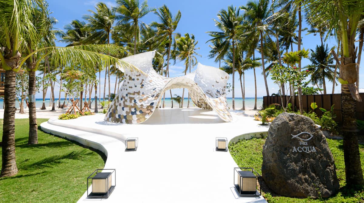 The Acqua Pavilion blends coastal charm with contemporary design for intimate events