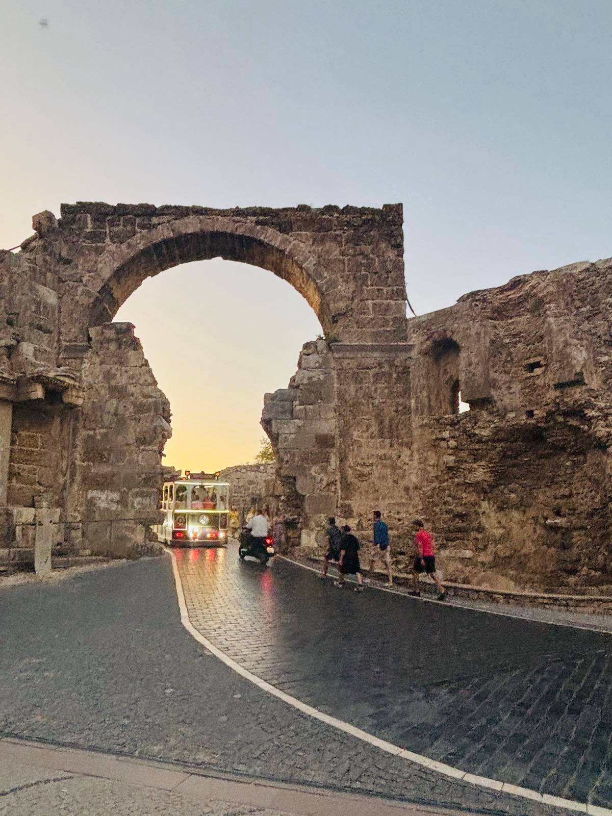 Built on a peninsula, Side runs along a monumental street that starts from the city’s main gate, as in other Pamphylia cities.