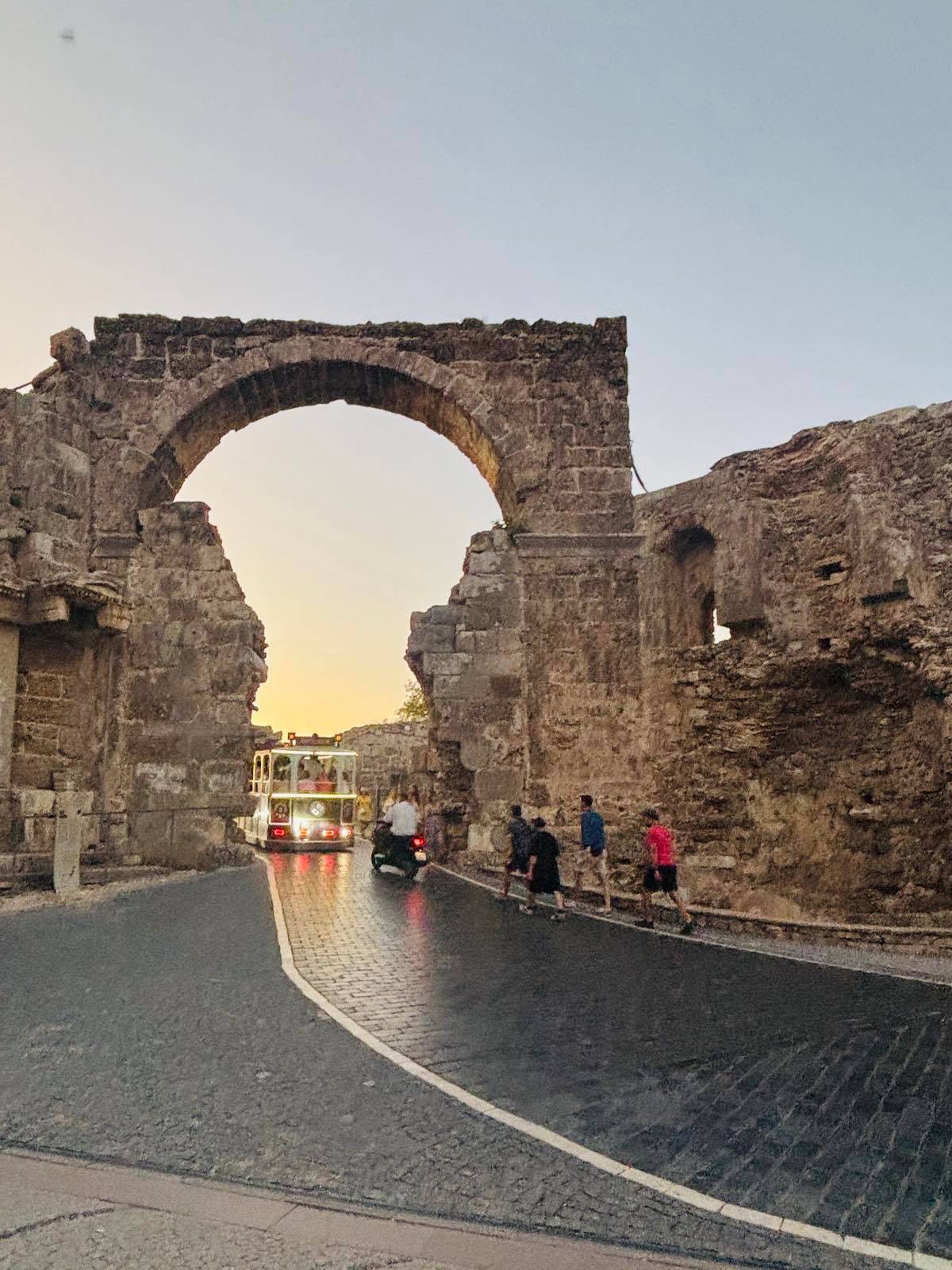 Built on a peninsula, Side runs along a monumental street that starts from the city’s main gate, as in other Pamphylia cities.