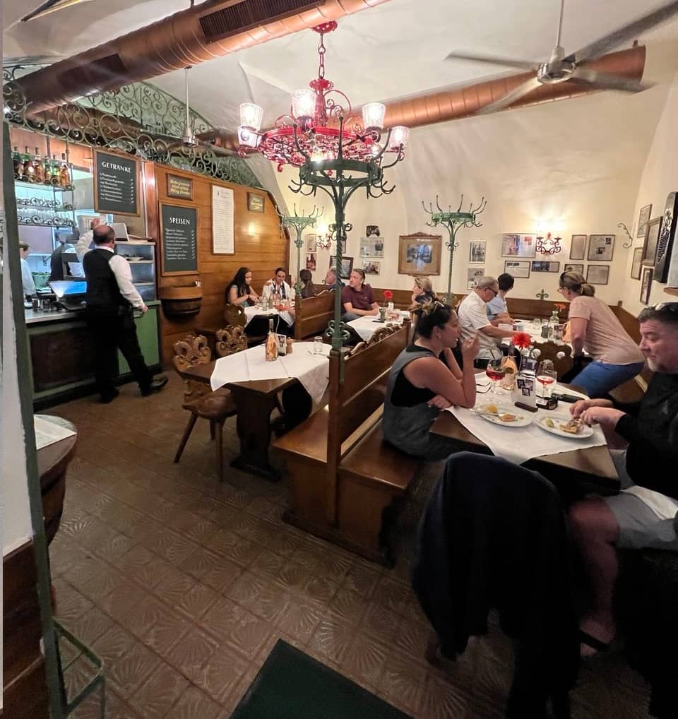 Diners dream Tourists, visitors and locals all eager to dine.