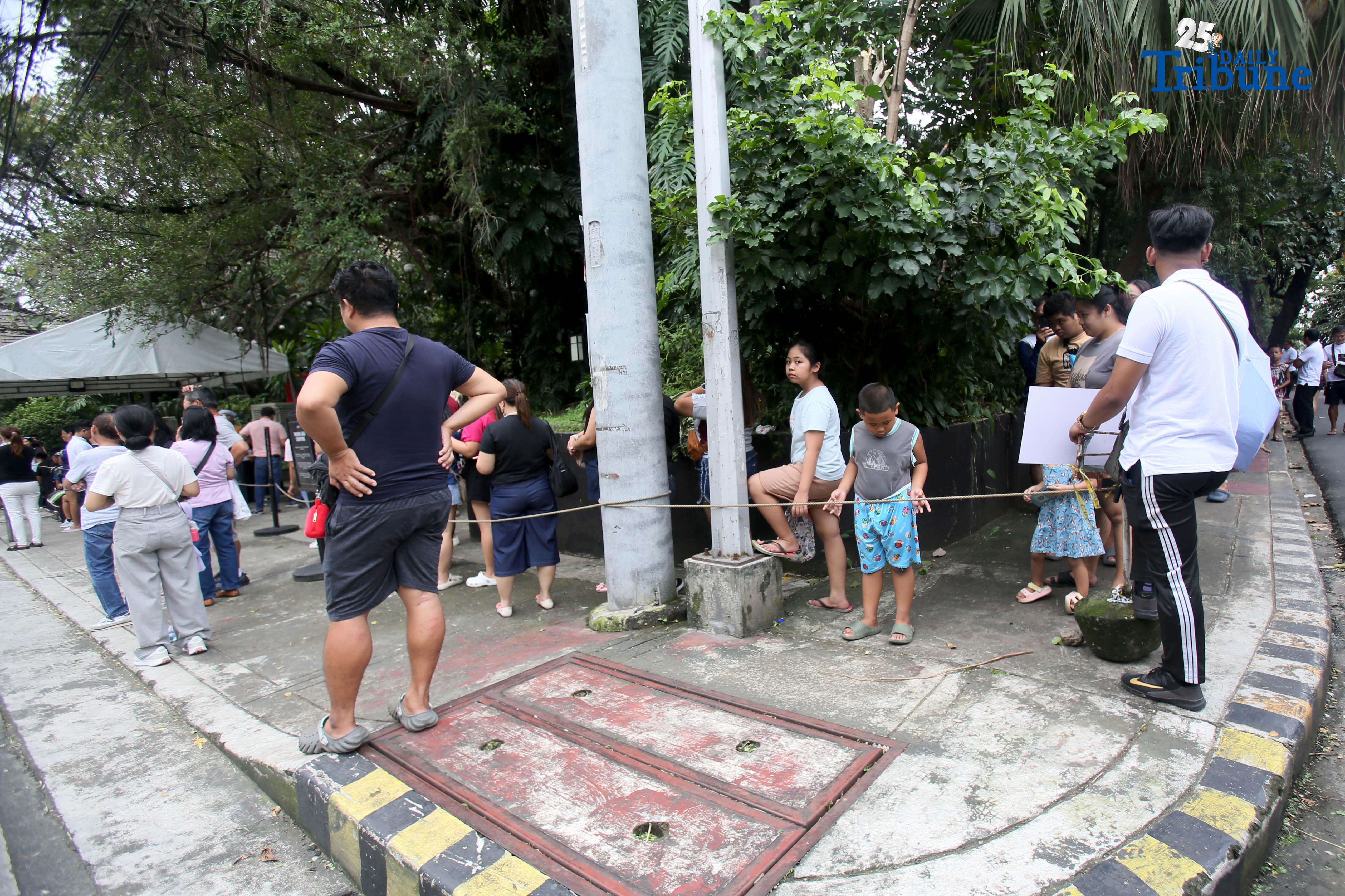 Long Line for five peso half chicken spring 