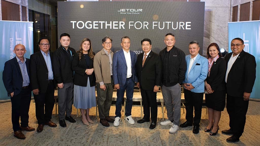 United Asia Automotive Group Inc. executives and Jetour Auto Philippines officers mark the brand’s official inclusion into the UAAGI family during a gathering themed ‘Together for Future.’ Shown are: (from left) Ryan dela Cruz, sales deputy director – Jetour Auto Philippines; Rollie Navarro, sales director – Jetour Auto Philippines; Yves Licup, president – Jetour Auto Philippines; Cherry May De Los Santos, Marketing Director – Jetour Auto Philippines; Kenneth Sytin, executive director – Jetour Auto Philippines; Rommel Sytin, chairman – United Asia Automotive Group Inc.; Miguelito Jose, managing director – Jetour Auto Philippines; Vincent Licup, executive director – Jetour Auto Philippines; Eryx Guiang – aftersales director, Jetour Auto Philippines; Hilda San Juan, Dealer Development deputy director – Jetour Auto Philippines; and Arch. Jun San Miguel, Dealer Development manager – Jetour Auto Philippines.