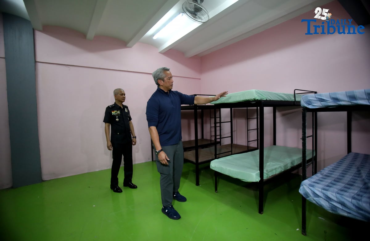 DILG Secretary Jonvic Remulla, accompanied by BJMP Chief JDIR Ruel Rivera, inspects the Quezon City Jail facility in Barangay Payatas, which he said is ready to house those who may be indicted in connection with the flood control scandal.