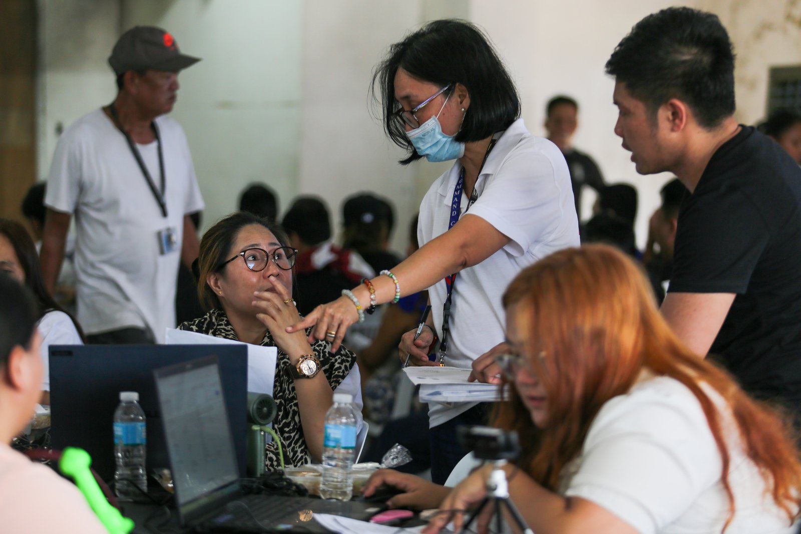 Voters flock to Mabini Hall in Luneta Park, Manila, on 20 October 2025 for the  in preparation for the 2026 barangay and Sangguniang Kabataan elections (BSKE).  Voter registration for the BSKE will be held from Oct. 20 to May 18, 2026.