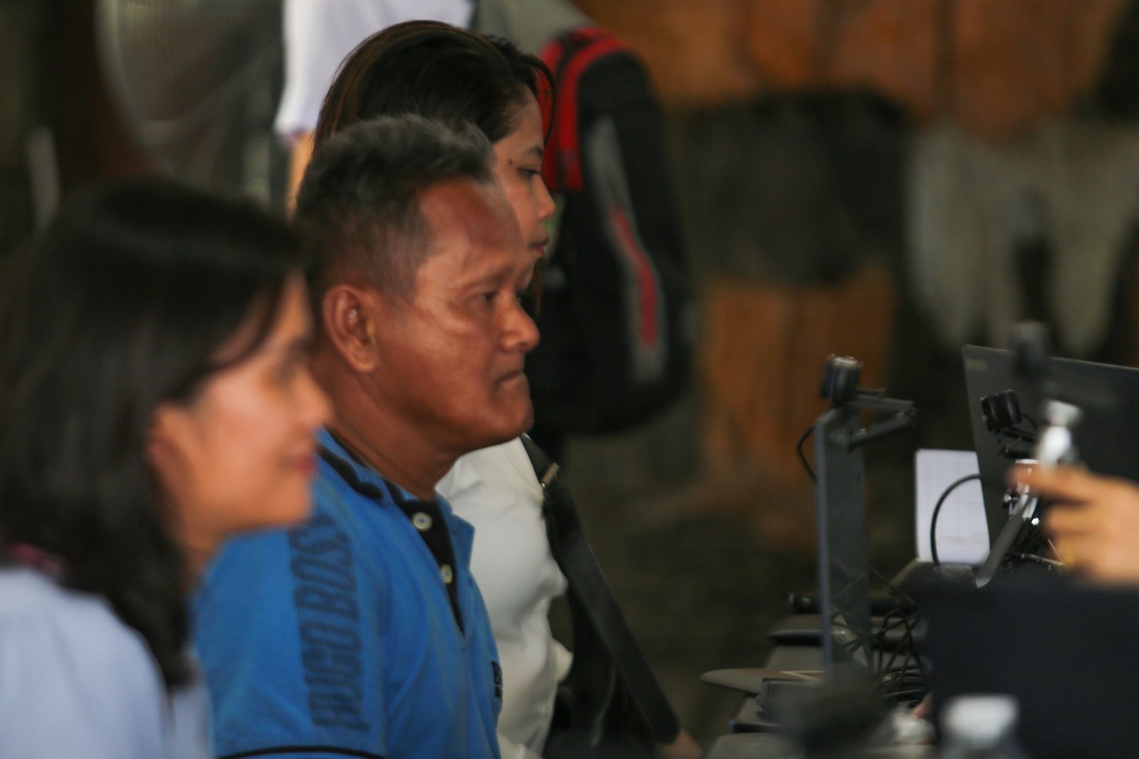 Voters flock to Mabini Hall in Luneta Park, Manila, on 20 October 2025 for the  in preparation for the 2026 barangay and Sangguniang Kabataan elections (BSKE).  Voter registration for the BSKE will be held from Oct. 20 to May 18, 2026.